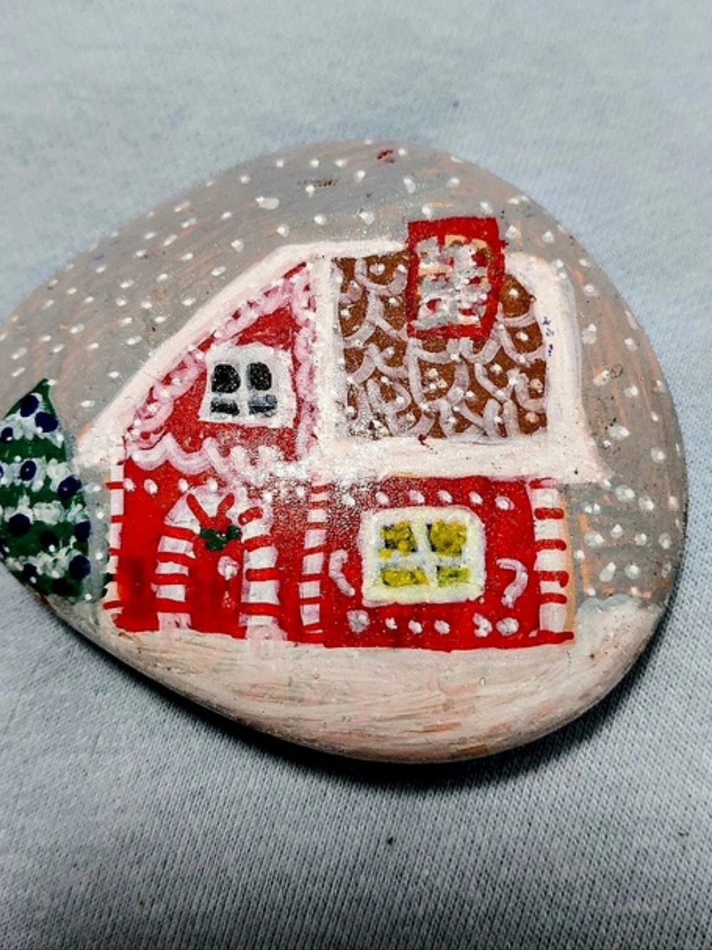 Hand-Painted Christmas House Friendship.Stone 3"